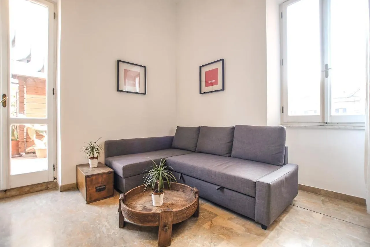 Spacious Apartment With Big Terrace At Colosseum Rome
