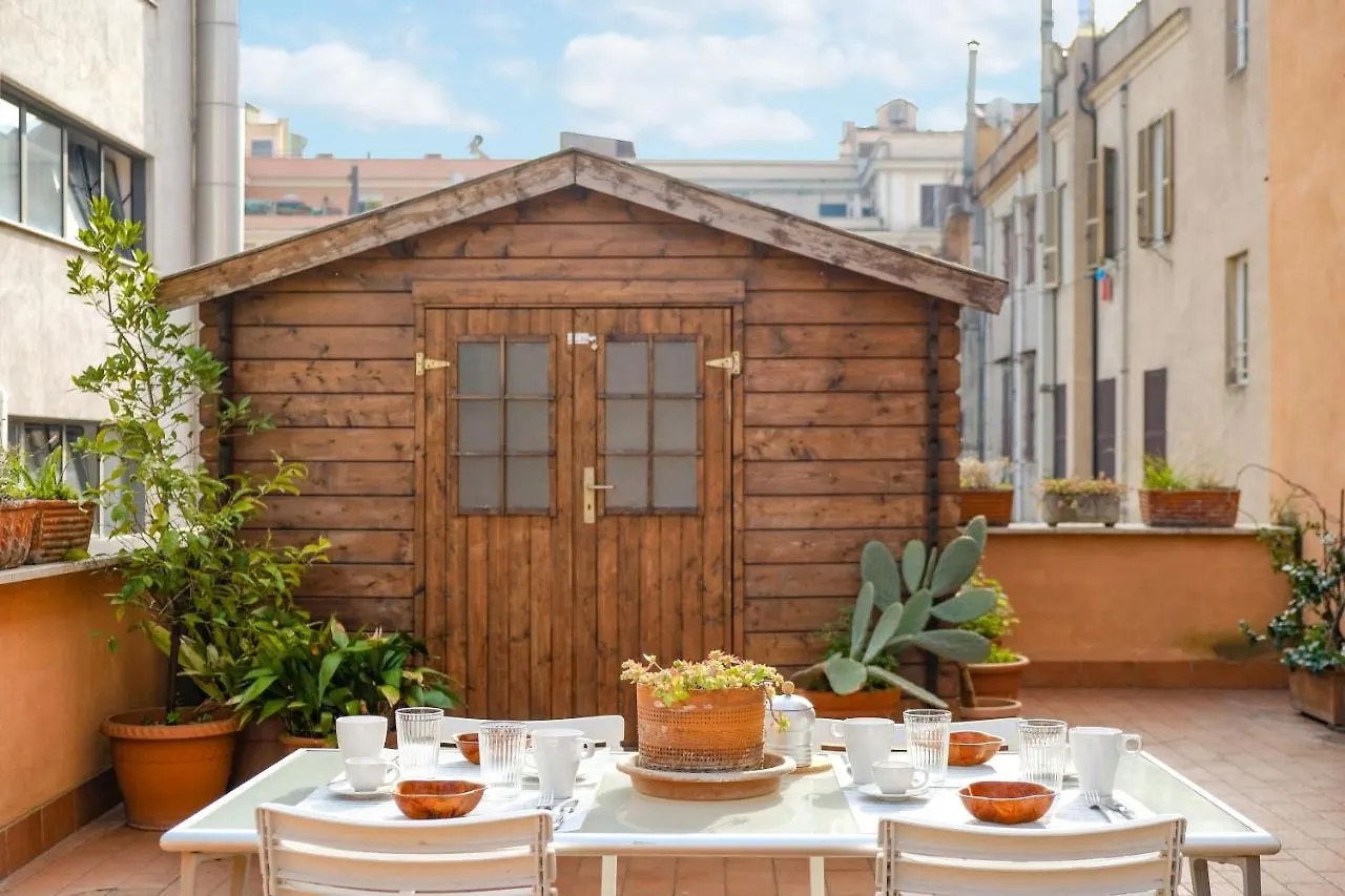 Spacious Apartment With Big Terrace At Colosseum Rome