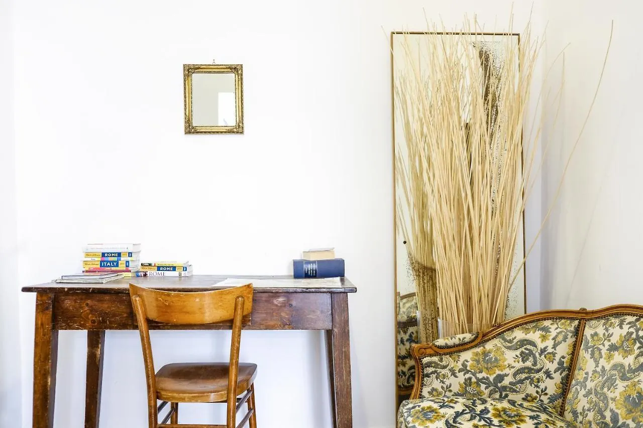 Spacious Apartment With Big Terrace At Colosseum Rome