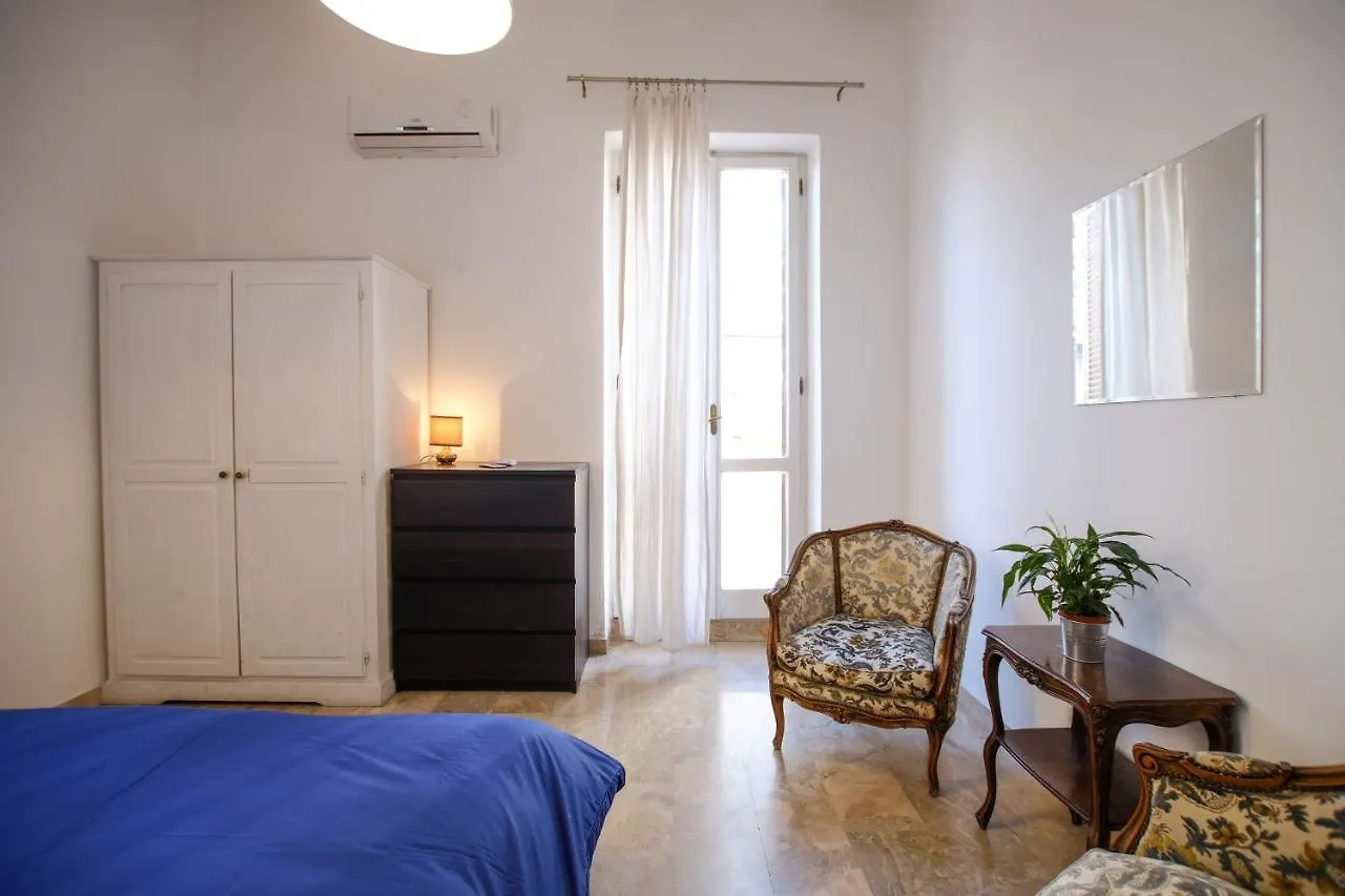 Spacious Apartment With Big Terrace At Colosseum Rome Italy