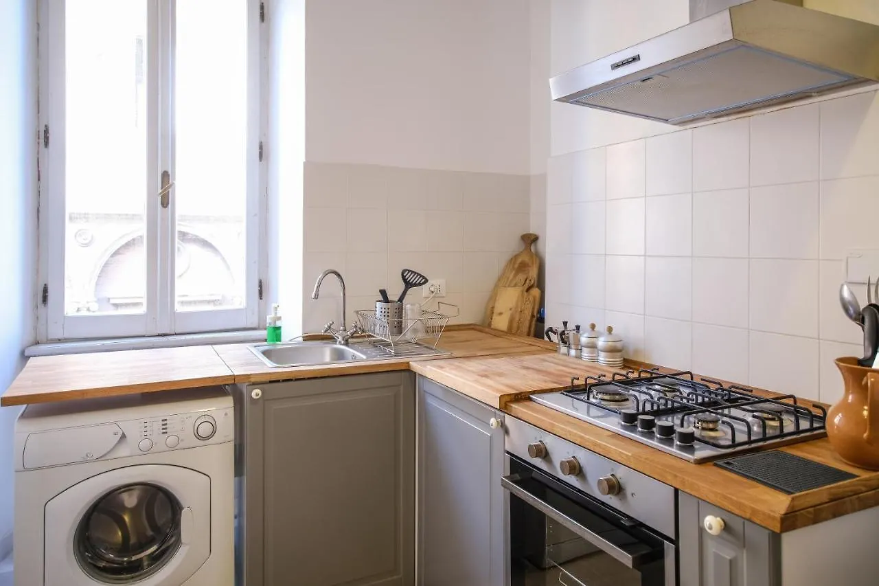 Spacious Apartment With Big Terrace At Colosseum Rome