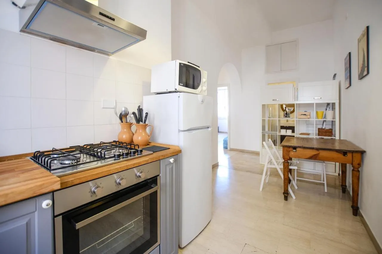 Spacious Apartment With Big Terrace At Colosseum Rome Italy