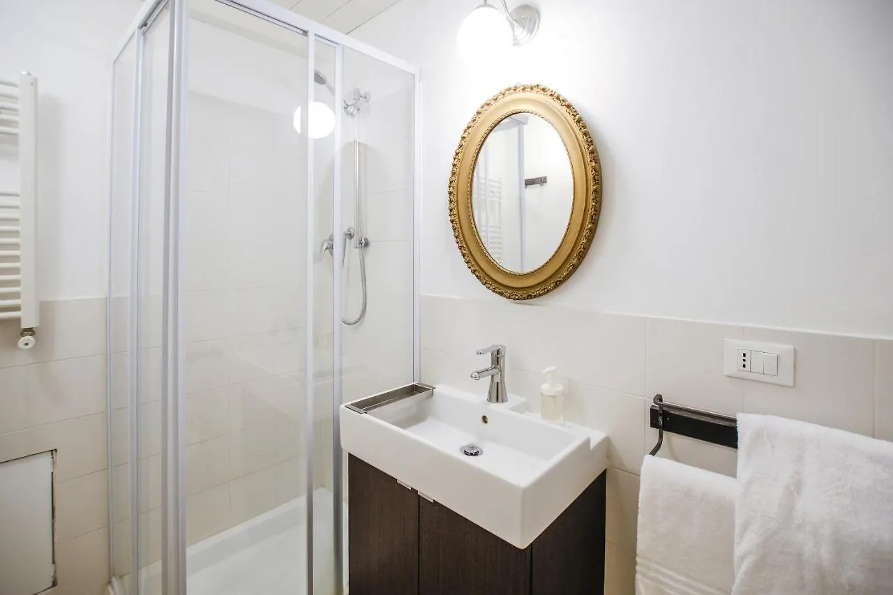 Spacious Apartment With Big Terrace At Colosseum Rome