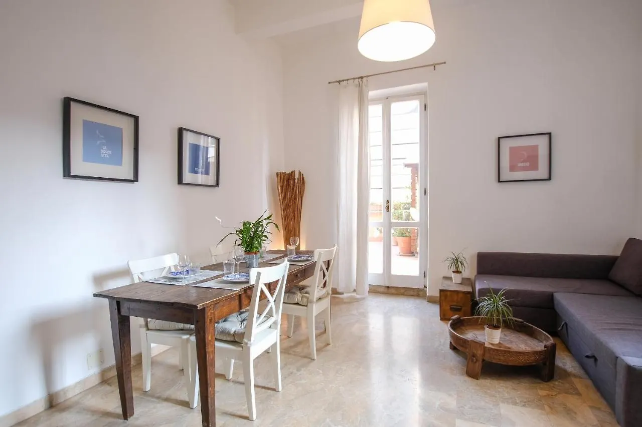 Spacious Apartment With Big Terrace At Colosseum location